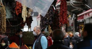 İstanbul'da sokağa çıkma kısıtlaması öncesi alışveriş yoğunluğu