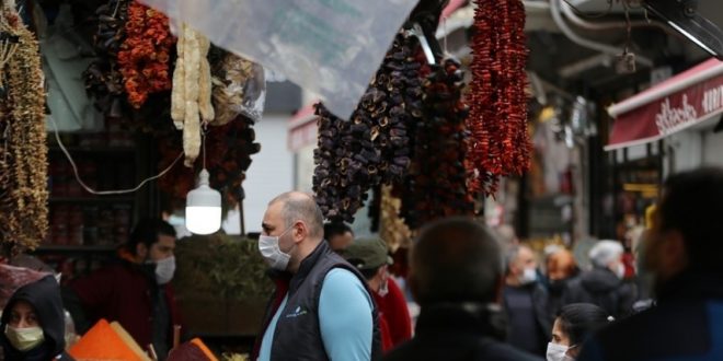 İstanbul'da sokağa çıkma kısıtlaması öncesi alışveriş yoğunluğu