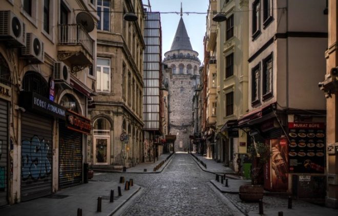 1500 YILLIK GALATA KULESİ YALNIZ KALDI