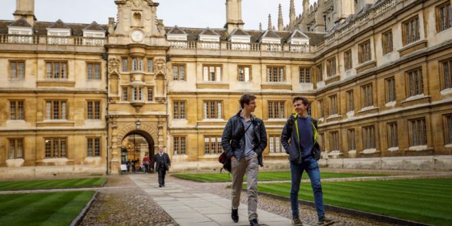 Cambridge Üniversitesi gelecek sene de derslere dijital olarak devam edecek