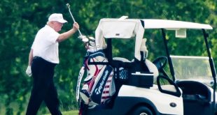 Ölü sayısının 100 bine yaklaştığı ABD'de Trump golf keyfi yaptı