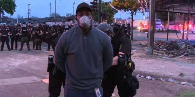 ABD'deki protestoları haberleştiren CNN muhabirine ters kelepçe