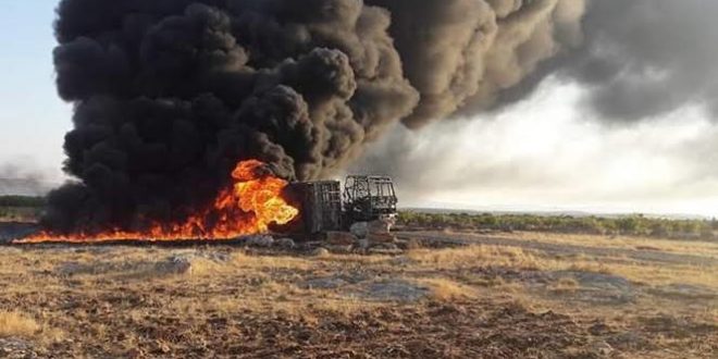 Petrol tankerini şoförü ile birlikte ateşe verdiler