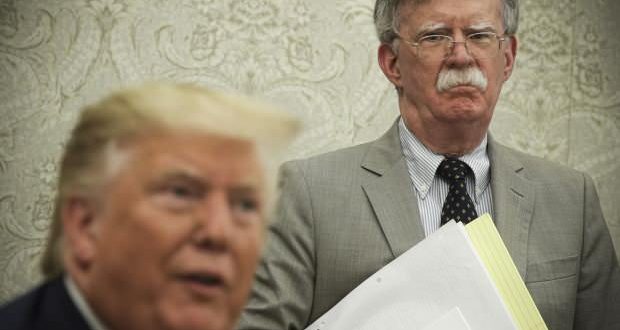 Mahkemeden ihanetle suçlanan John Bolton’ın kitabına onay