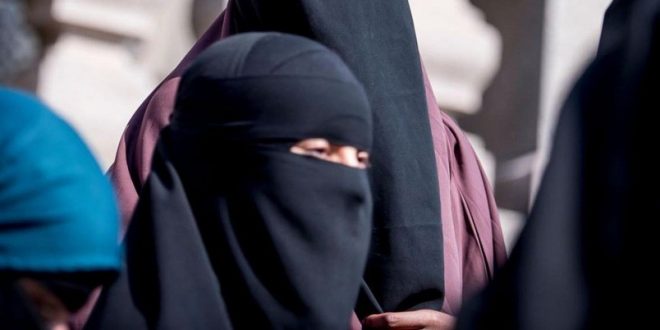 Almanya'da bir eyalet okullarda burka ve nikabı yasakladı