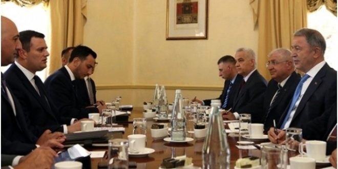 Bakan Akar ve Orgeneral Güler Malta'da