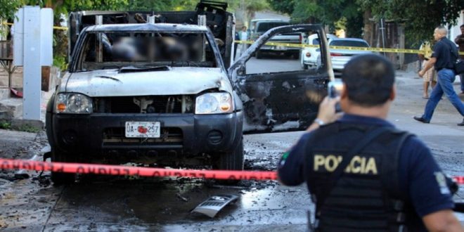 Meksika'da ABD'ye su verme protestosunda göstericiler araçları ateşe verdi