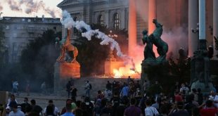 Sırbistan'da korona tedbirlerine karşı protestolar sürüyor