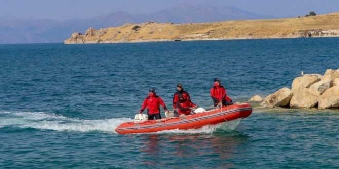 Van Gölü'nde batan tekne 107 metre derinlikte bulundu