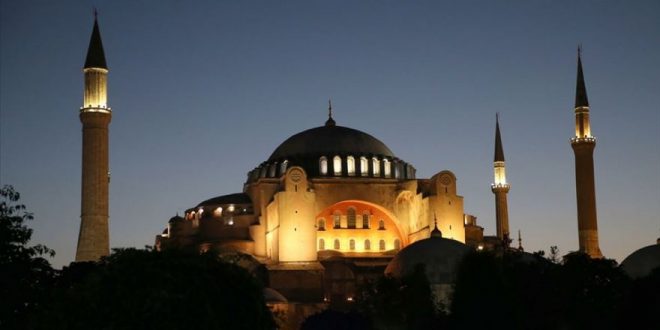 Yunanistan'da ulusal yas ilan edildi, çanlar Ayasofya için çalıyor