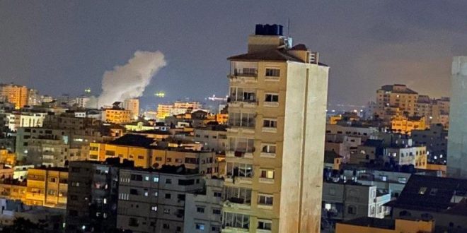 Siyonist İsrail Gazze'de Hamas'a yönelik hava saldırılarını sürdürüyor