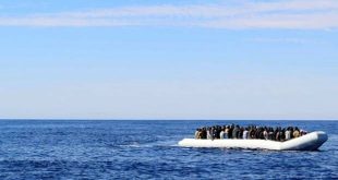 İngiltere'de bir göçmen sahile ulaştığı anda saldırıya uğradı