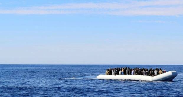 İngiltere'de bir göçmen sahile ulaştığı anda saldırıya uğradı