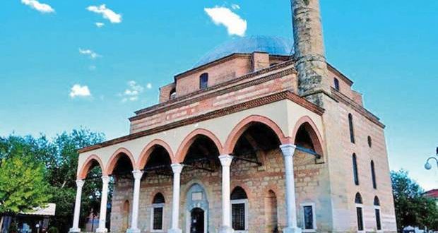 Yunanistan'daki Kurşunlu Camii’ne çirkin saldırı