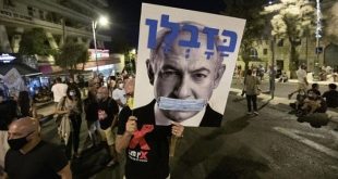 Batı Kudüs'te binlerce protestocu Netanyahu'yu istifaya çağırdı