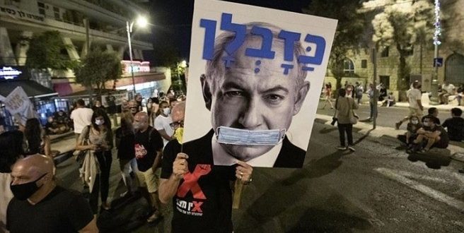 Batı Kudüs'te binlerce protestocu Netanyahu'yu istifaya çağırdı