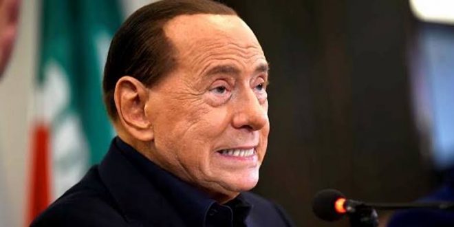 Eski İtalya Başbakanı Silvio Berlusconi koronavirüse  yakalandı!