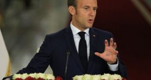 Gizli görüşmeyi ifşa eden muhabir, Macron tarafından azarlandı.