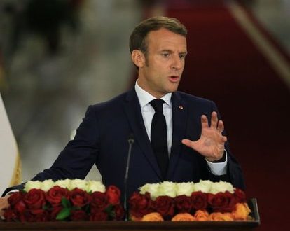 Gizli görüşmeyi ifşa eden muhabir, Macron tarafından azarlandı.