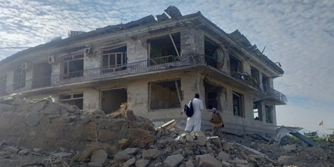 Taliban Kabil hükümetine ait askeri merkezi vurdu: 70 ölü