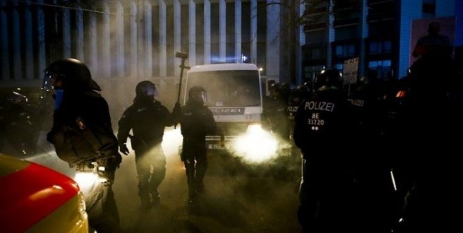 Almanya'da Korona önlemleri protestosuna polis müdahale etti