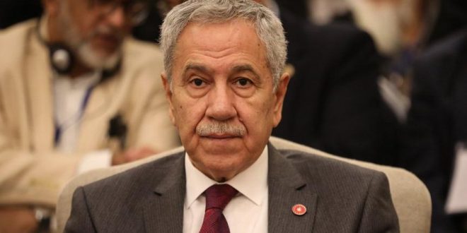 Beklenen istifa geldi: Arınç YİK görevînden ayrıldı