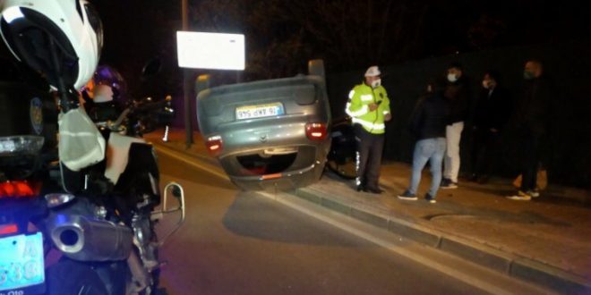 Bursa'da Kısıtlamada paket servise çıkan otomobil takla attı