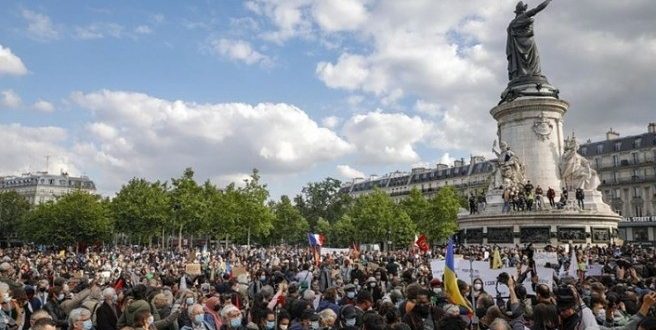 Fransa halkı devletine güvenmiyor!