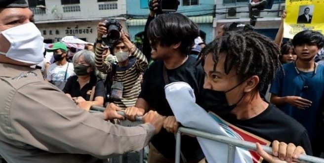 Tayland'da Başbakan Çan-oça'ya karşı protestolar şiddetleniyor!