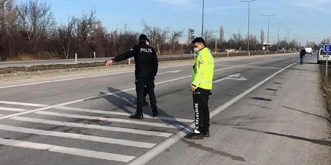 14 yaşındaki çocuk, babasıyla tartışanlara mermi yağdırdı