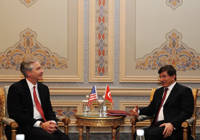 Burns, 2011 yılının Eylül ayında İstanbul'da Çırağan Sarayı'nda düzenlenen konferansa katılmış ve dönemin dışişleri bakanı Ahmet Davutoğlu ile görüşmüştü.