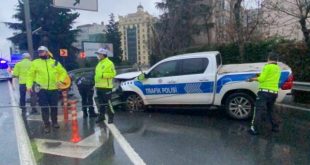 Polis aracı bariyerlere ok gibi saplandı