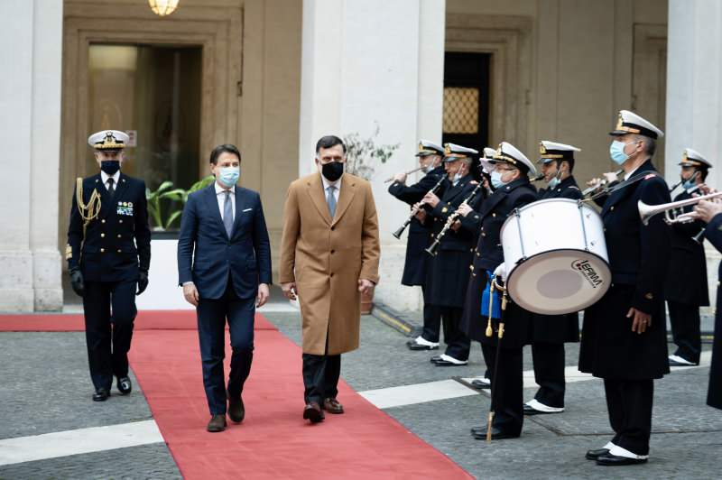 İtalya Başbakanı Conte, Libya Başbakanı Serrac ile bir araya geldi