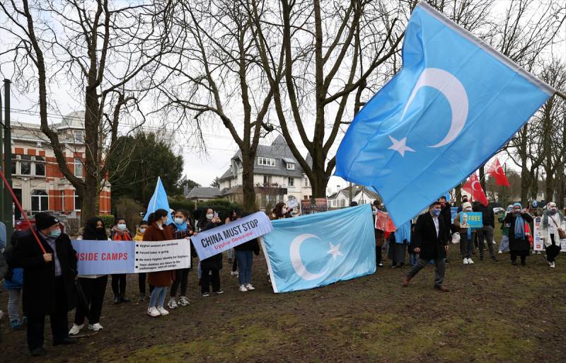 Uygur Türklerine karşı uygulanan baskı, Brüksel'de protesto edildi.