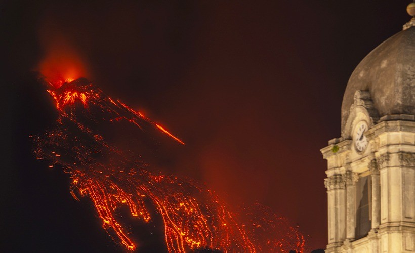 Etna Yanardağı'nda patlama