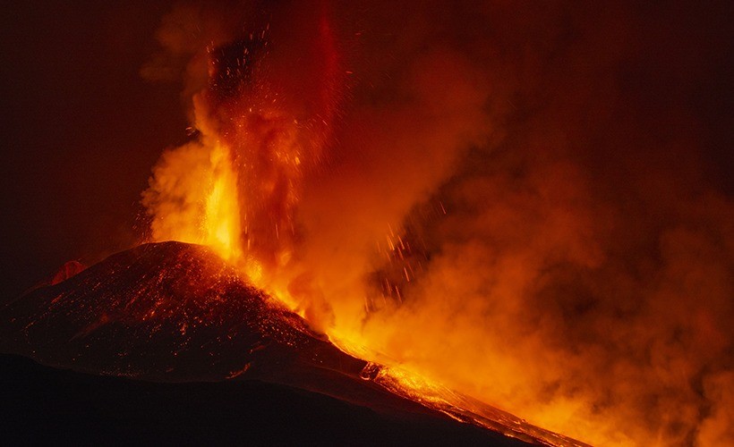 Etna Yanardağı'nda patlama