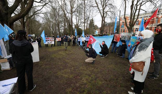 Uygur Türklerine karşı uygulanan baskı, Brüksel'de protesto edildi.