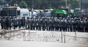 Myanmar ordusu darbeyi protesto etmeye çalışan halka, sert müdahale ediyor!