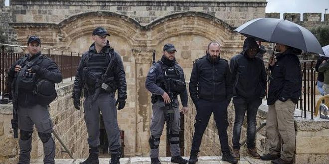 Polis eşliğinde Mescid-i Aksa'ya baskın!