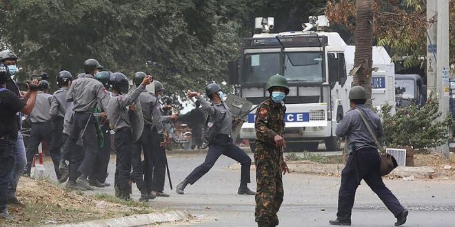 Darbe karşıtı protestoculara silahlı müdahale!