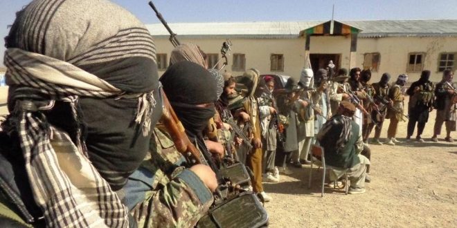 Taliban'dan askeri karargaha saldırı