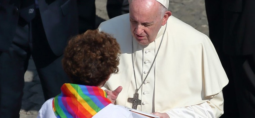 Vatikan: Eşcinsel çiftler kutsanamaz
