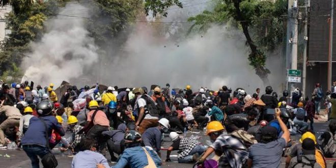 Myanmar'da, protestolarda ölenlerin sayısı 100 yükseldi!