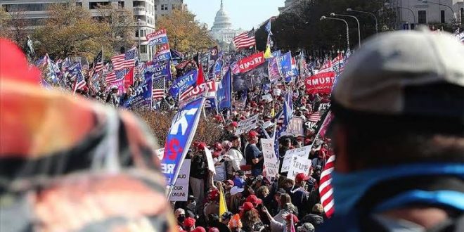 Trump yanlıları ile karşıt grup arasında gerginlik!