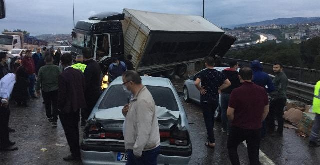 İstanbul TEM Otoyolunda zincirleme kaza, çok sayıda yaralı var!