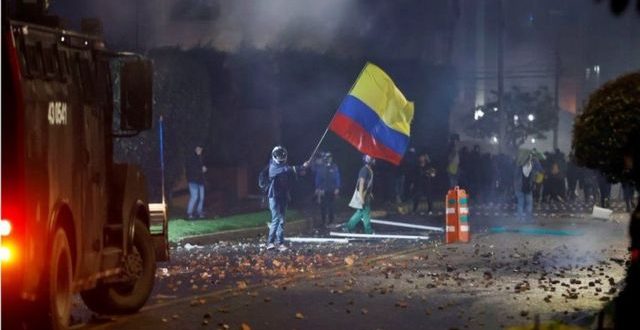 Kolombiya'da vergi protestoları giderek büyüyor, çok sayıda gösterici öldürüldü!