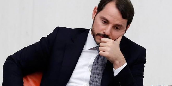 Berat Albayrak aylar sonra bir düğünde görüntülendi!