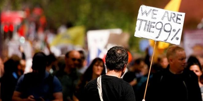 Aşı karşıtları Londra'da protesto düzenledi!