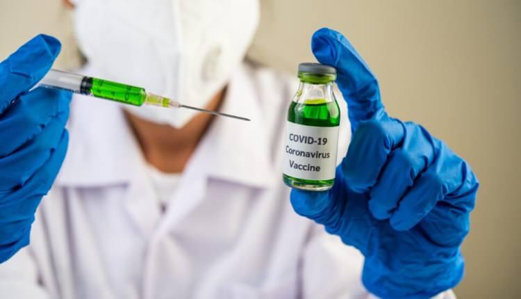 <p>Zira AZ aşısı olanlarda antikor oranı yüzde 85 olarak belirlenirken Pfizer/BioNTech'te bu oran yüzde 98 olarak ölçüldü.</p>    <p>Başka bir deyişle Imperial College London tarafından yapılan araştırma, Oxford aşısının Pfizer/BioNTech aşısından biraz daha zayıf olabileceğini gösteriyor.</p>  