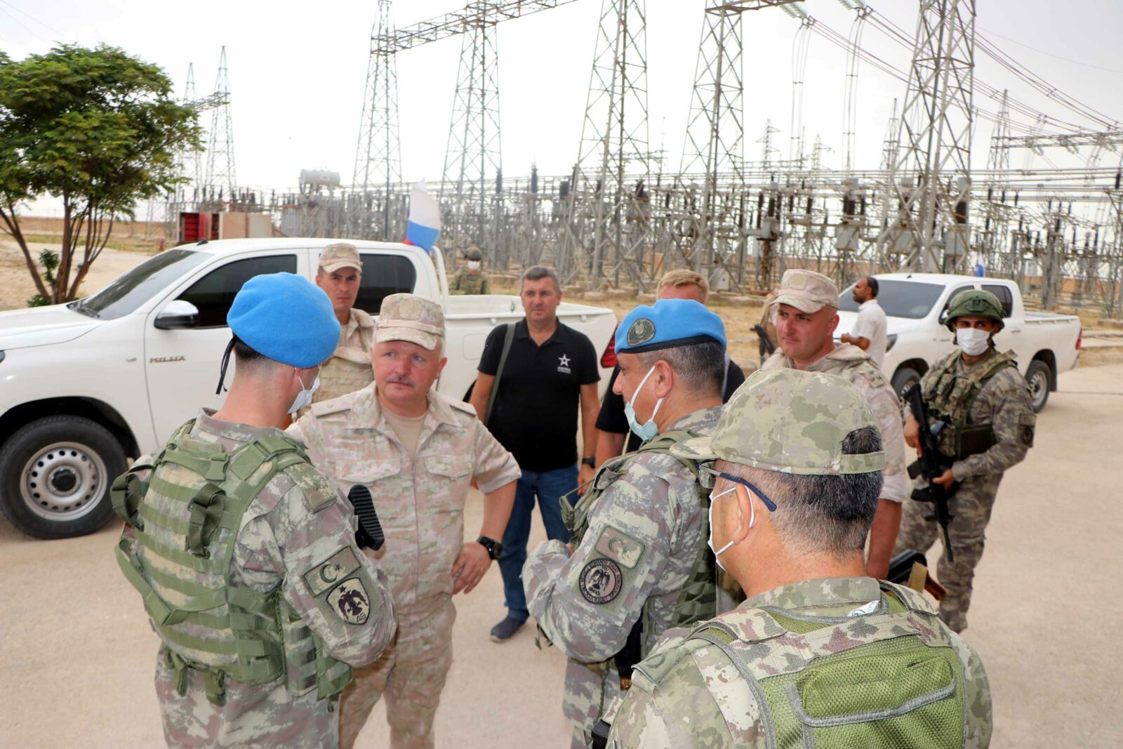 Bölgeden dikkat çeken fotoğraf! Türk ve Rus askerlerden ortak inceleme